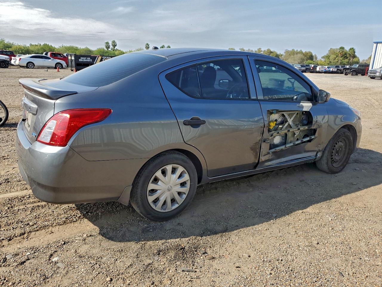 Nissan Versa S Image 2