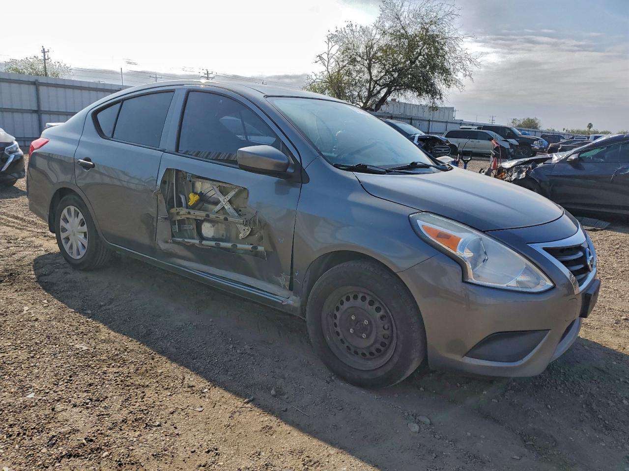 Nissan Versa S Image 10