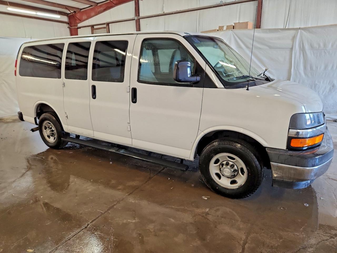 Chevrolet Express Lt Image 9