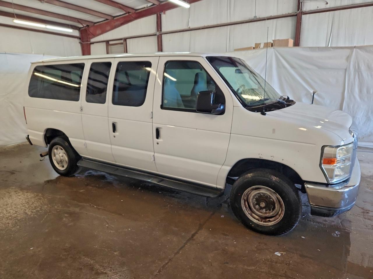 Ford Econoline E350 Super Duty Wagon Image 2