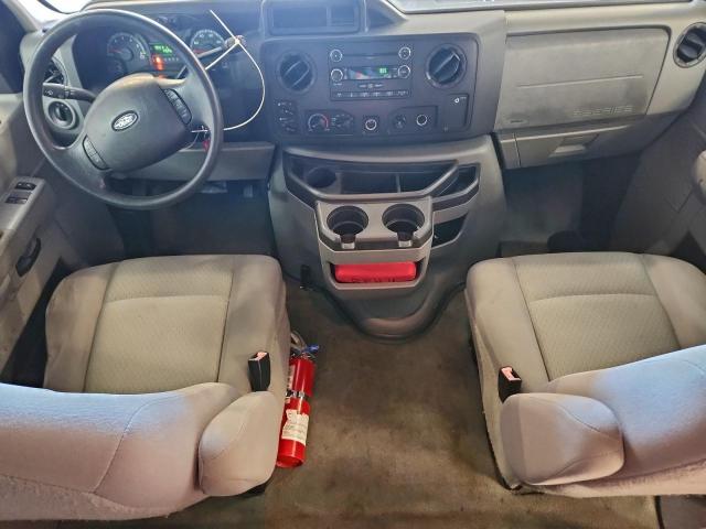 Ford Econoline E350 Super Duty Wagon Image 11