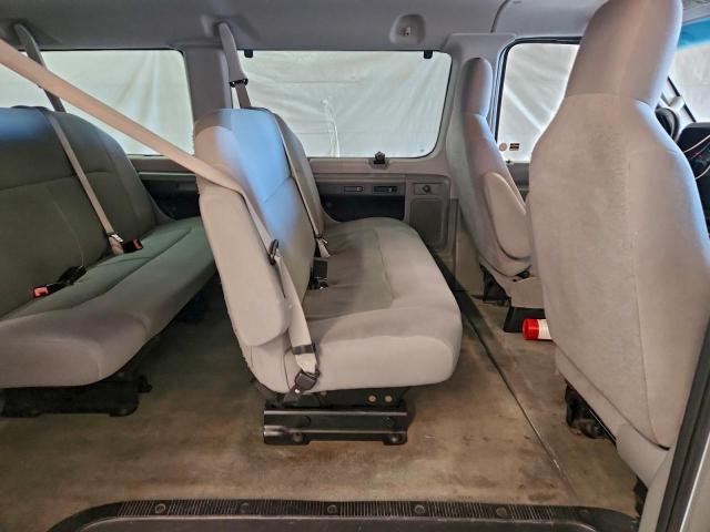 Ford Econoline E350 Super Duty Wagon Image 7