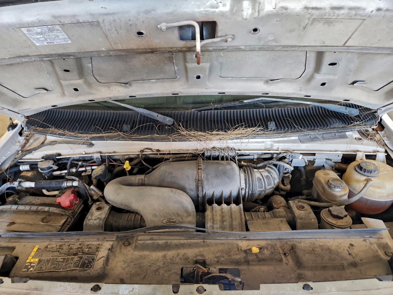 Ford Econoline E350 Super Duty Wagon Image 8