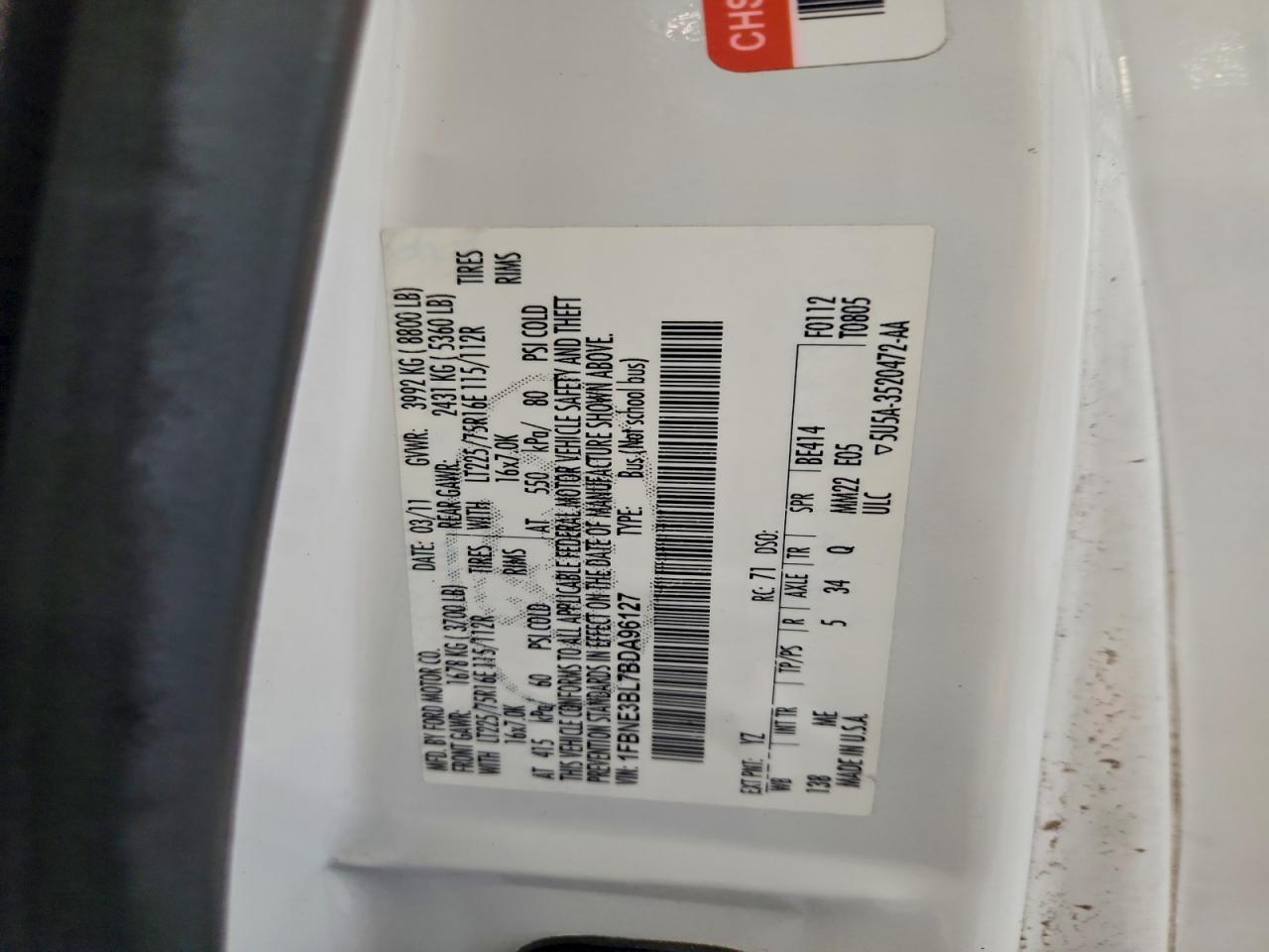 Ford Econoline E350 Super Duty Wagon Image 12