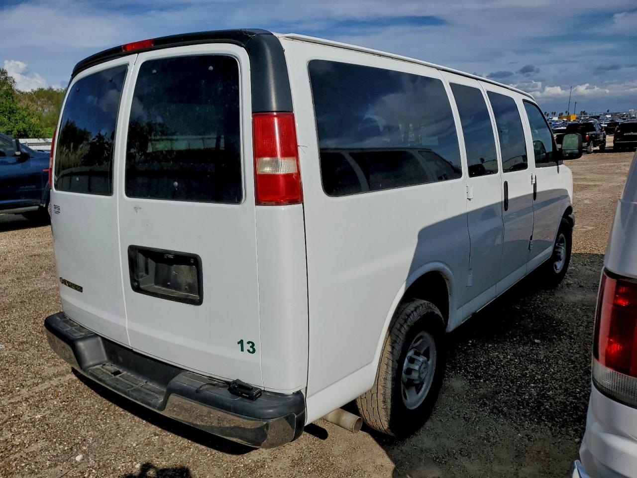 Chevrolet Express Lt Image 4