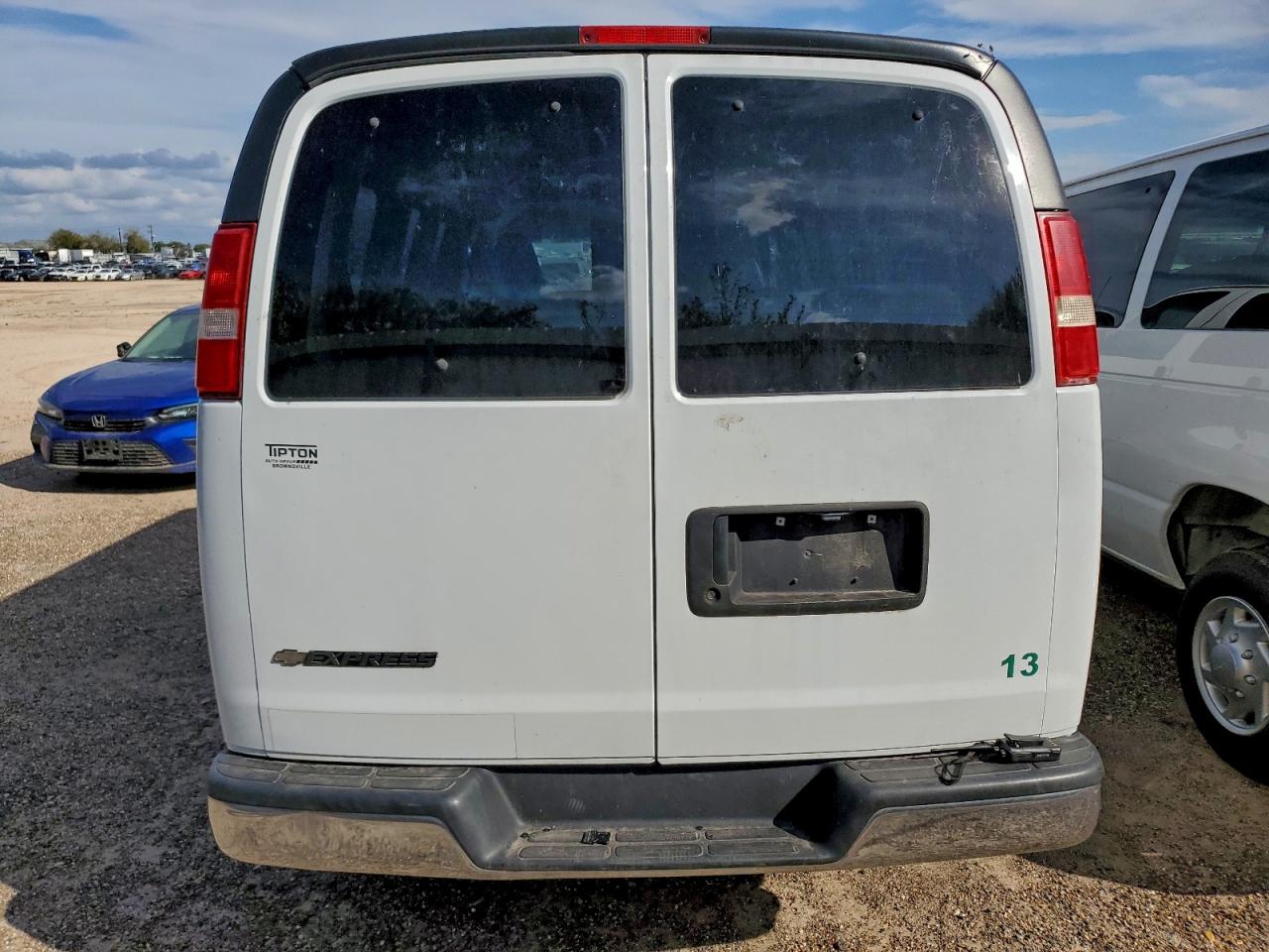 Chevrolet Express Lt Image 6