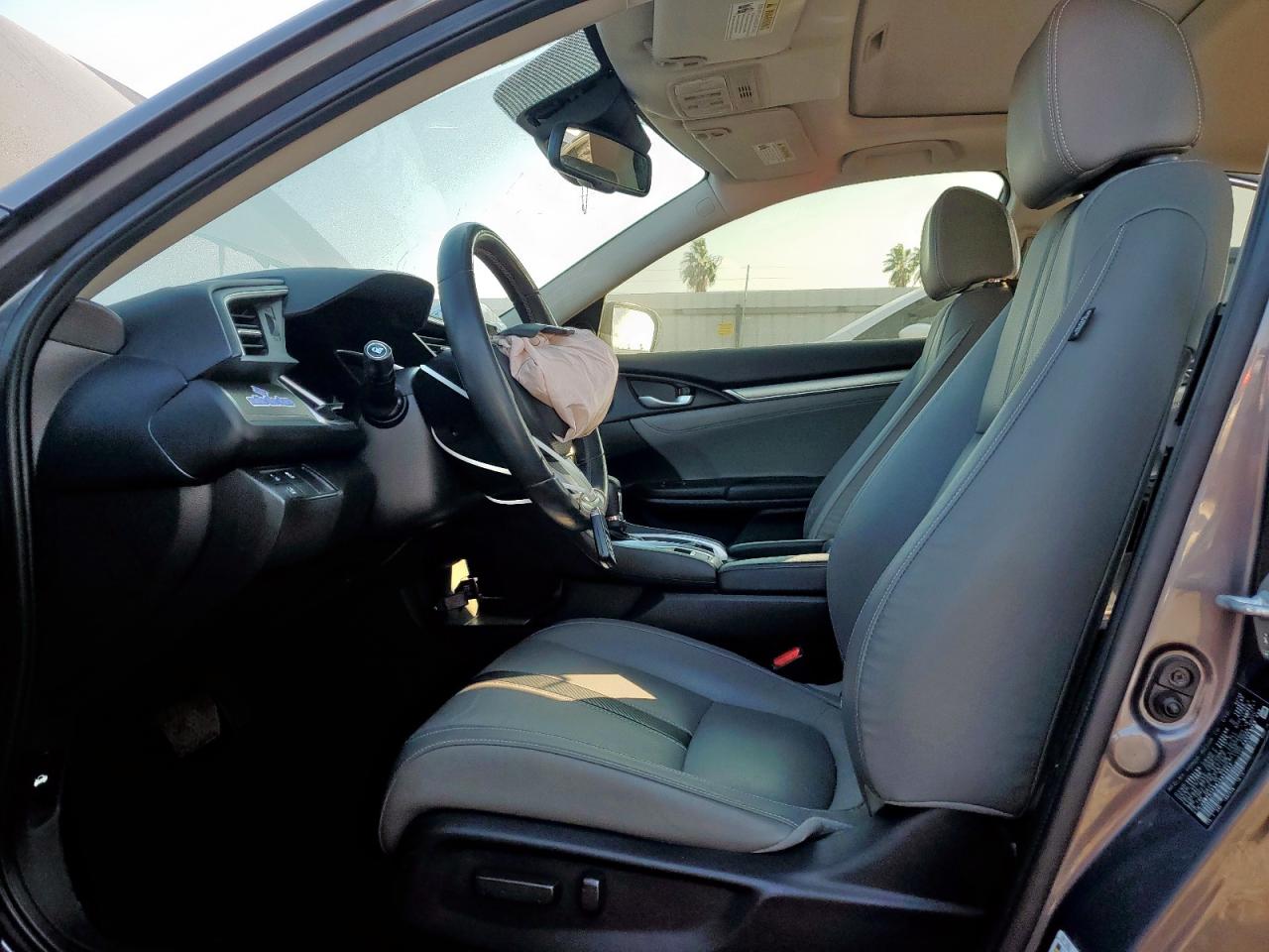 Honda Civic Touring Image 9