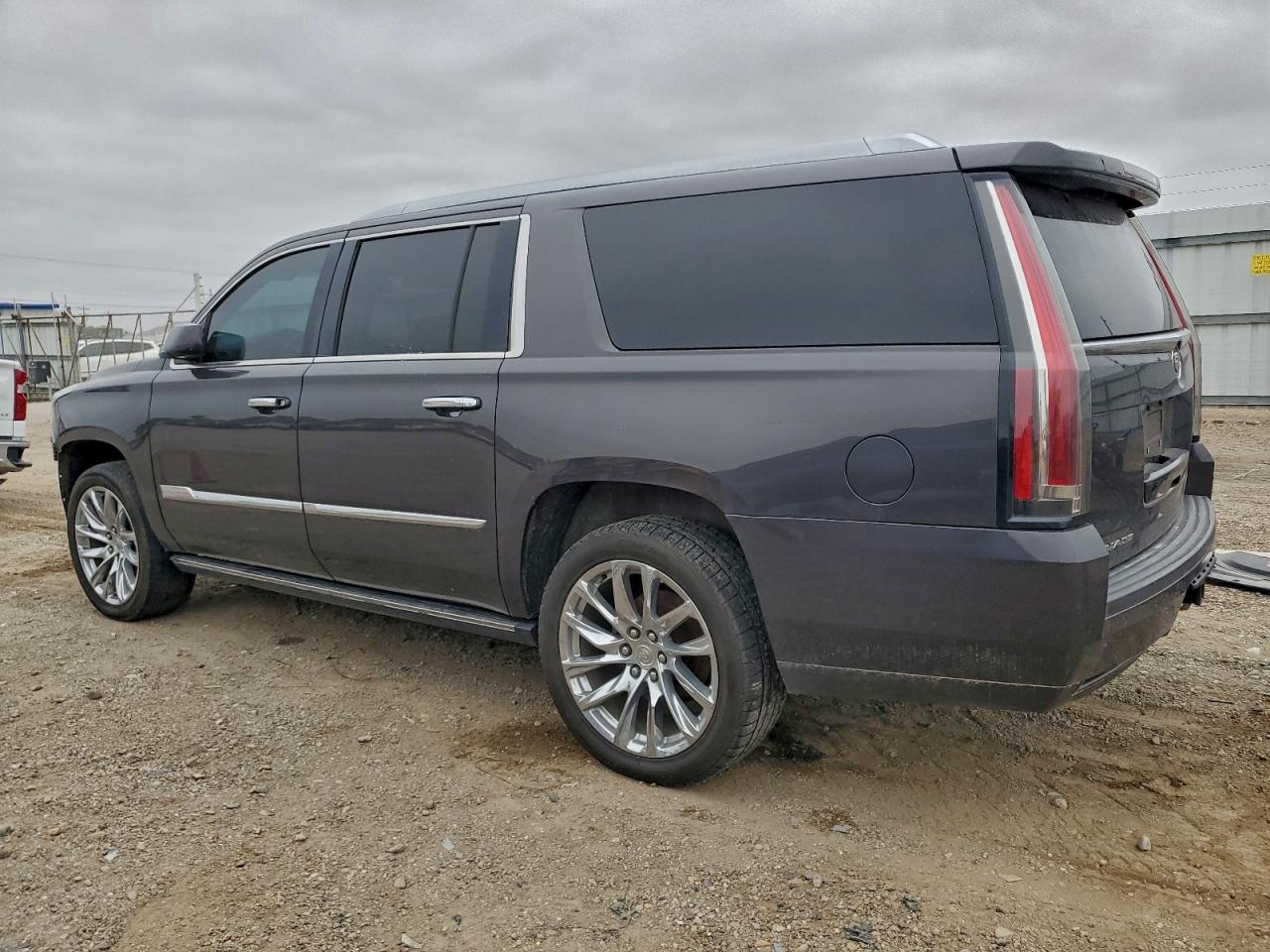 Cadillac Escalade Esv Premium Image 3