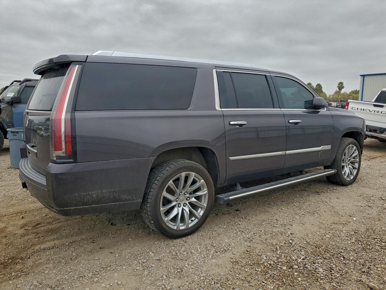 Cadillac Escalade Esv Premium Image 2