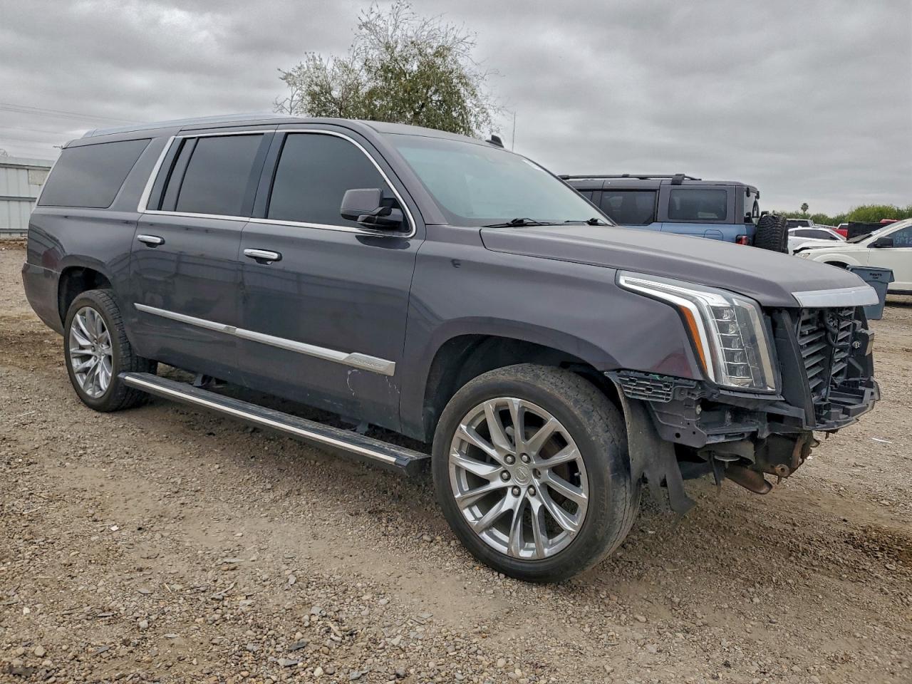 Cadillac Escalade Esv Premium Image 6
