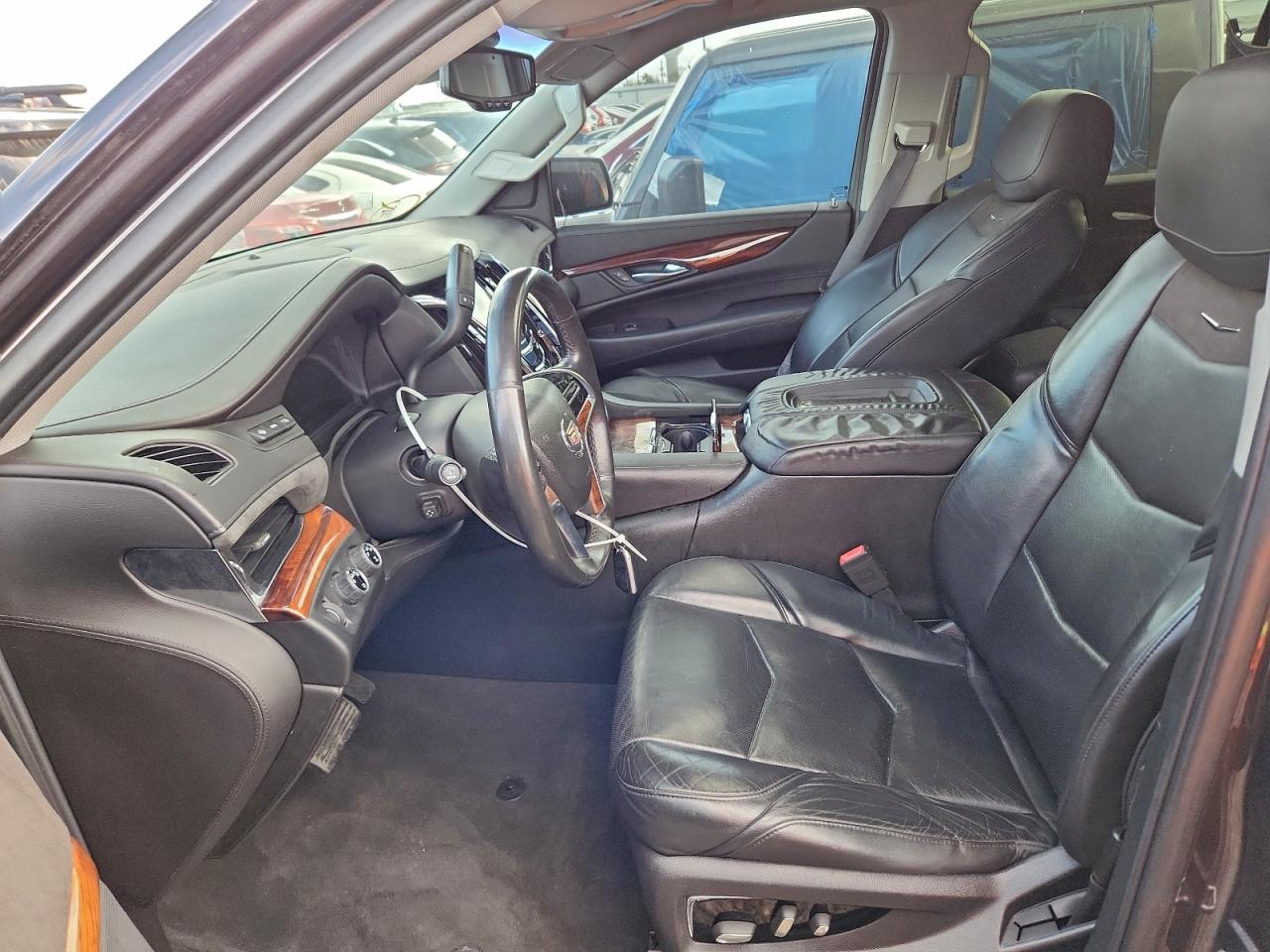 Cadillac Escalade Esv Premium Image 5