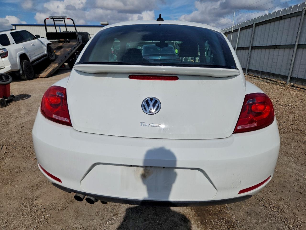 Volkswagen Beetle Se Image 10