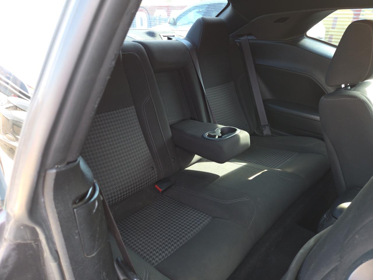 Dodge Challenger Sxt Image 9