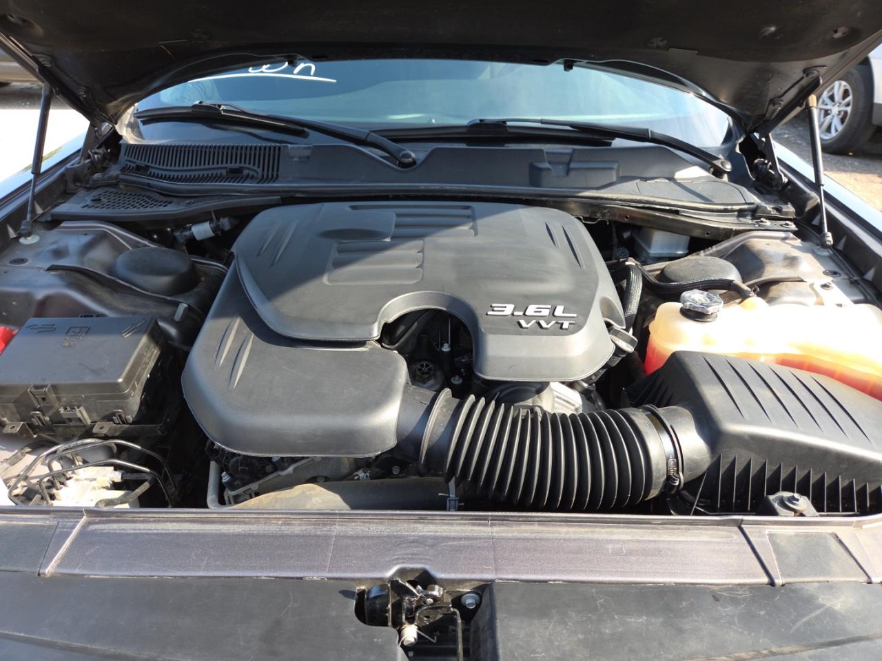 Dodge Challenger Sxt Image 7