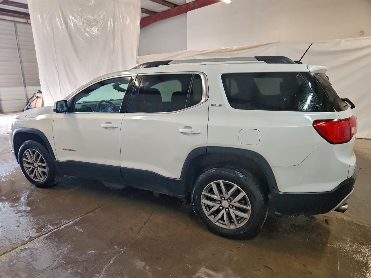 GMC Acadia Sle Image 2