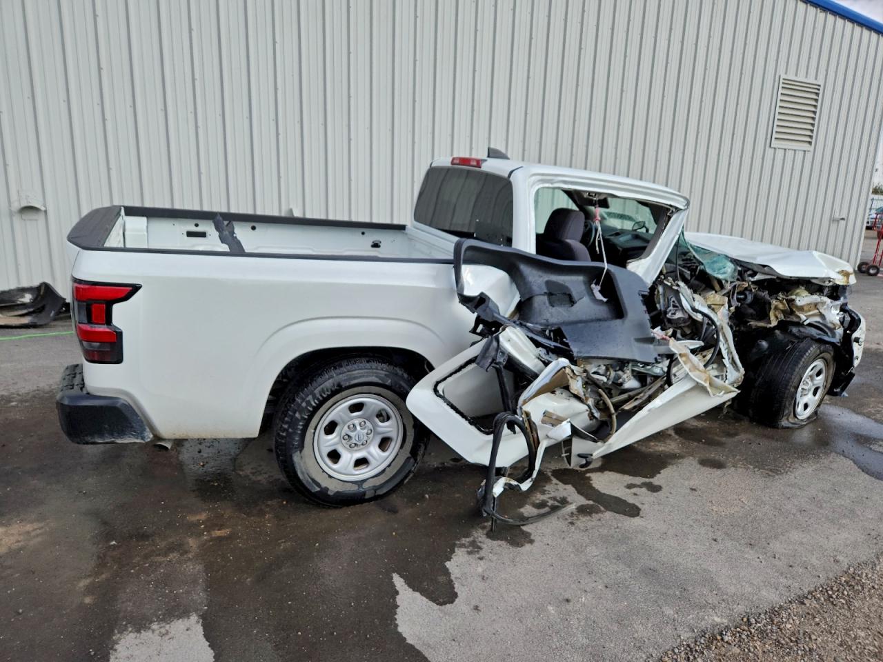 Nissan Frontier S Image 2