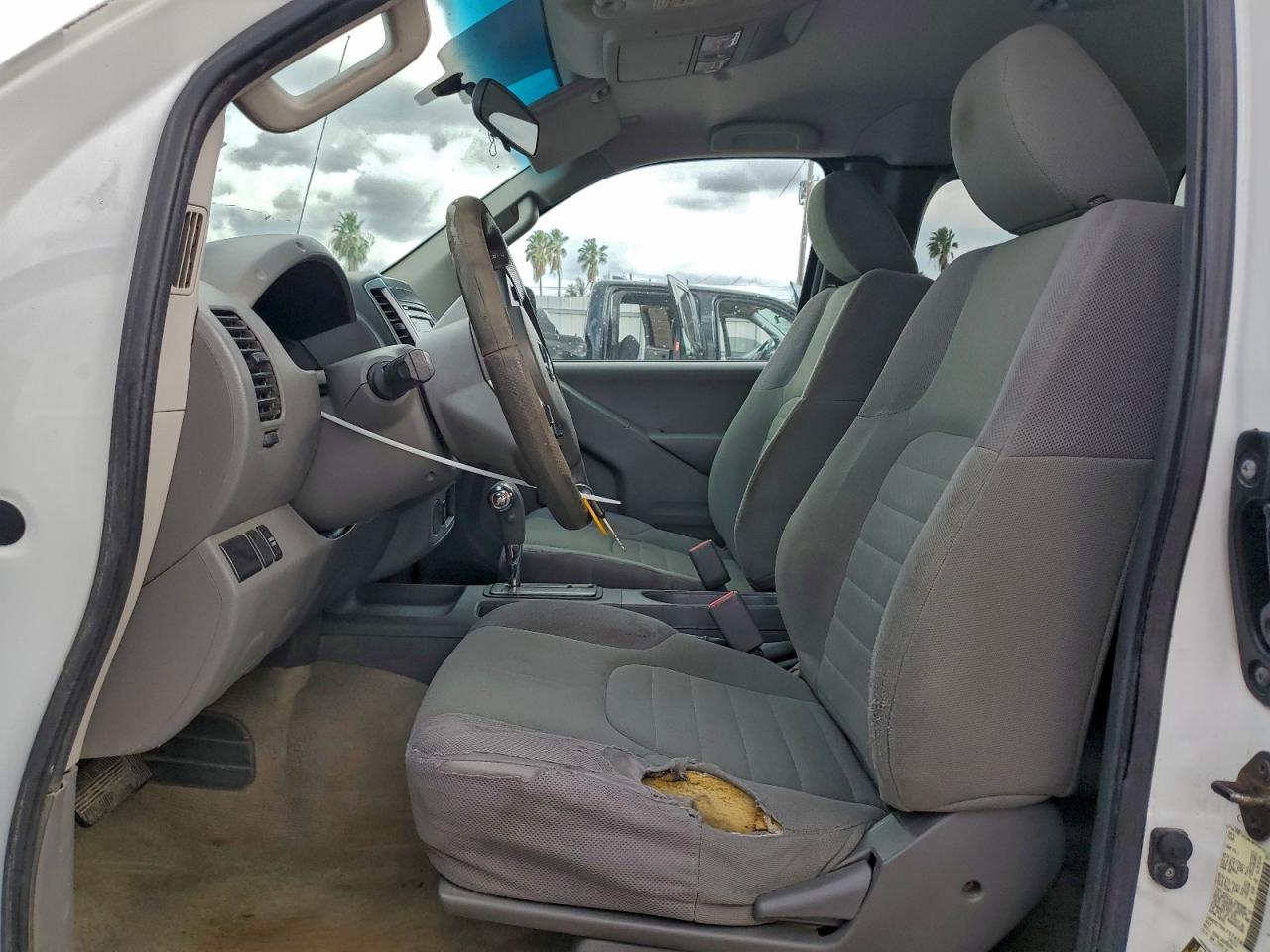 Nissan Frontier S Image 5