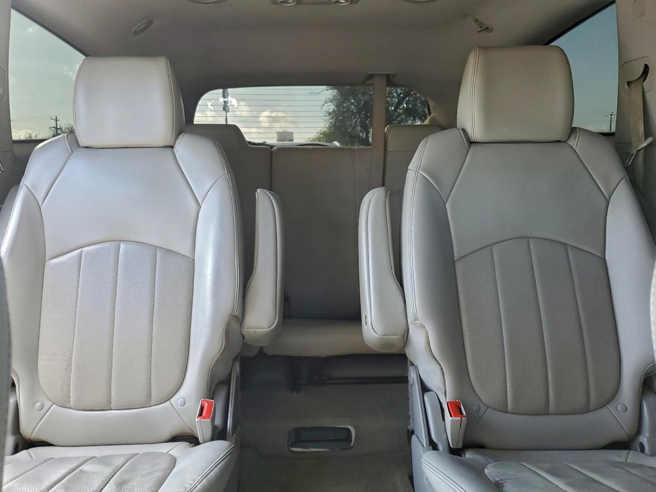 Buick Enclave Image 13