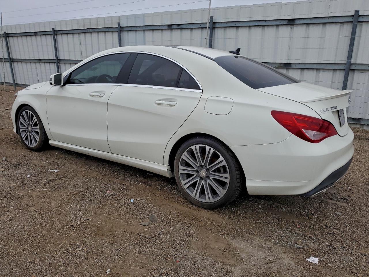 Mercedes-Benz Cla-class 250 4matic Image 2