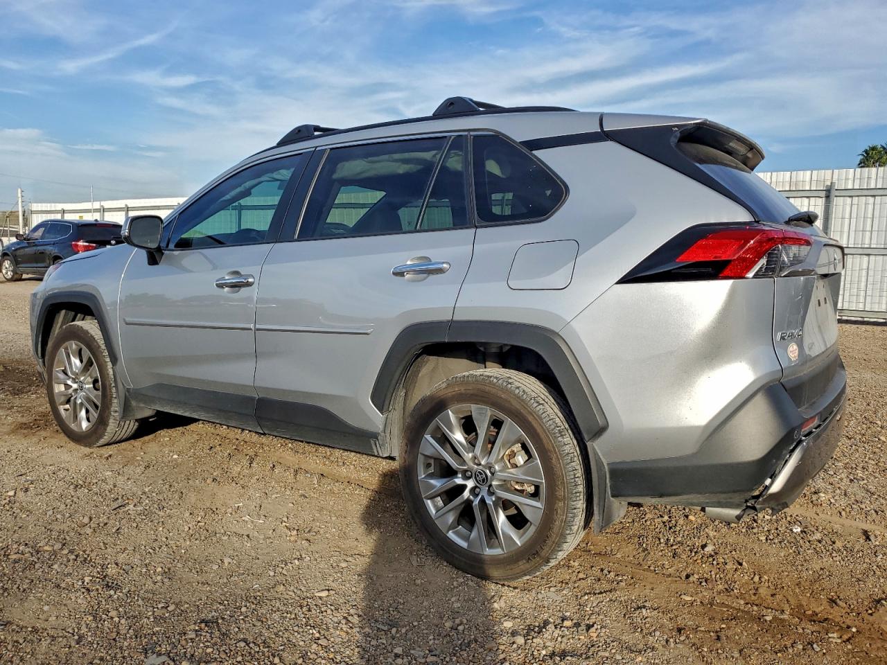 Toyota RAV4 Limited Image 4