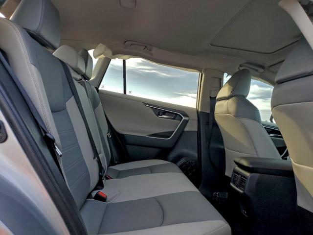 Toyota RAV4 Limited Image 5