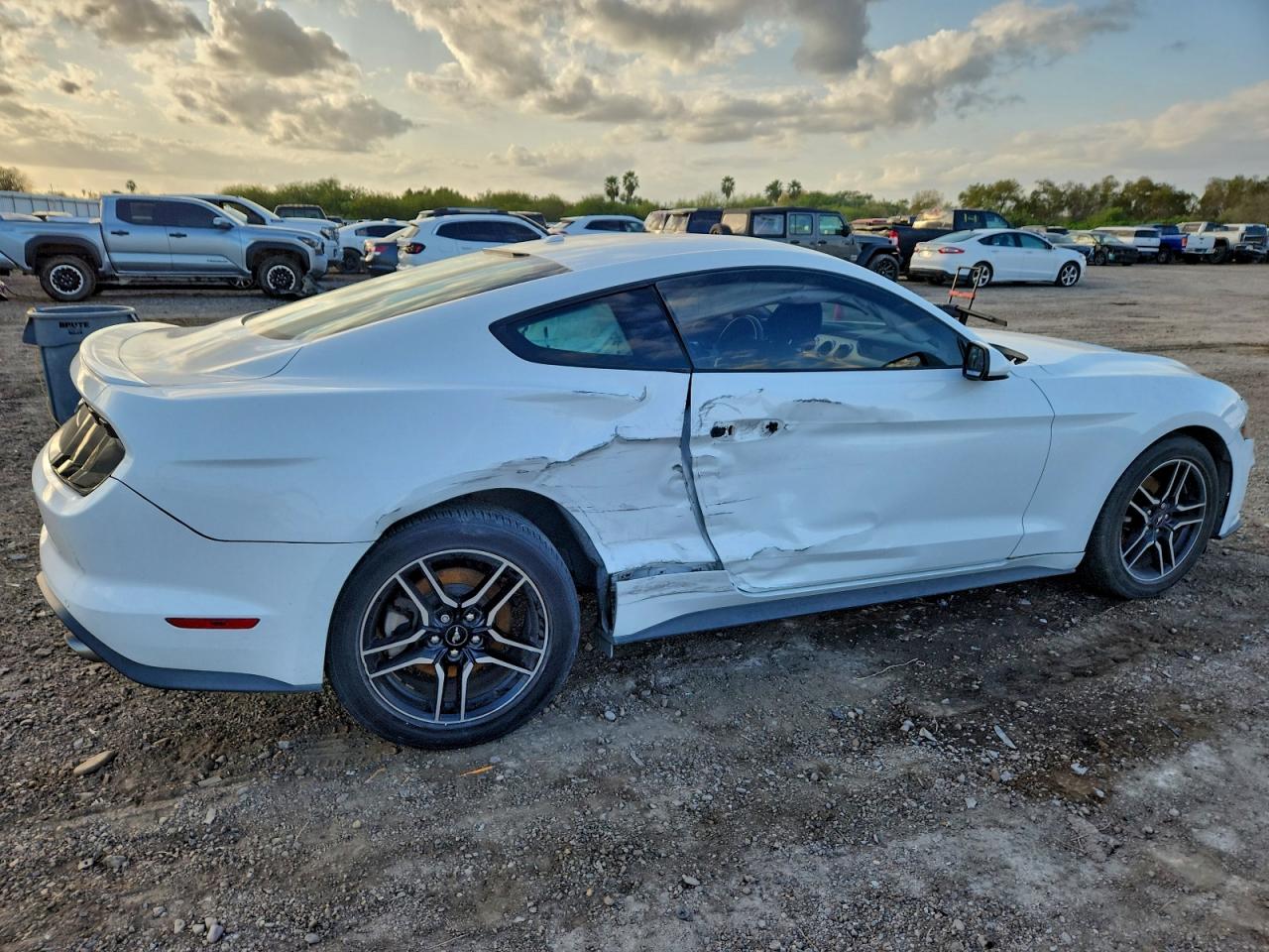 Ford Mustang Image 12