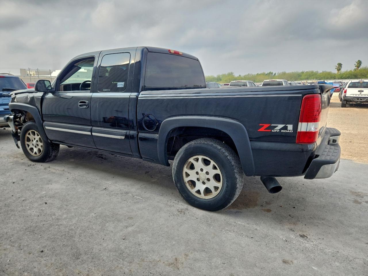 Chevrolet Silverado K1500 Image 3