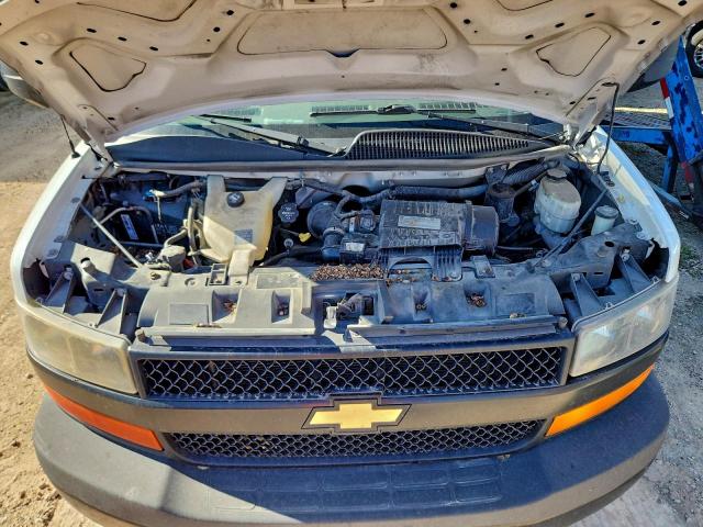 Chevrolet Express Image 9